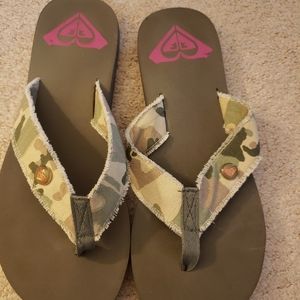Roxy Camo flip flops